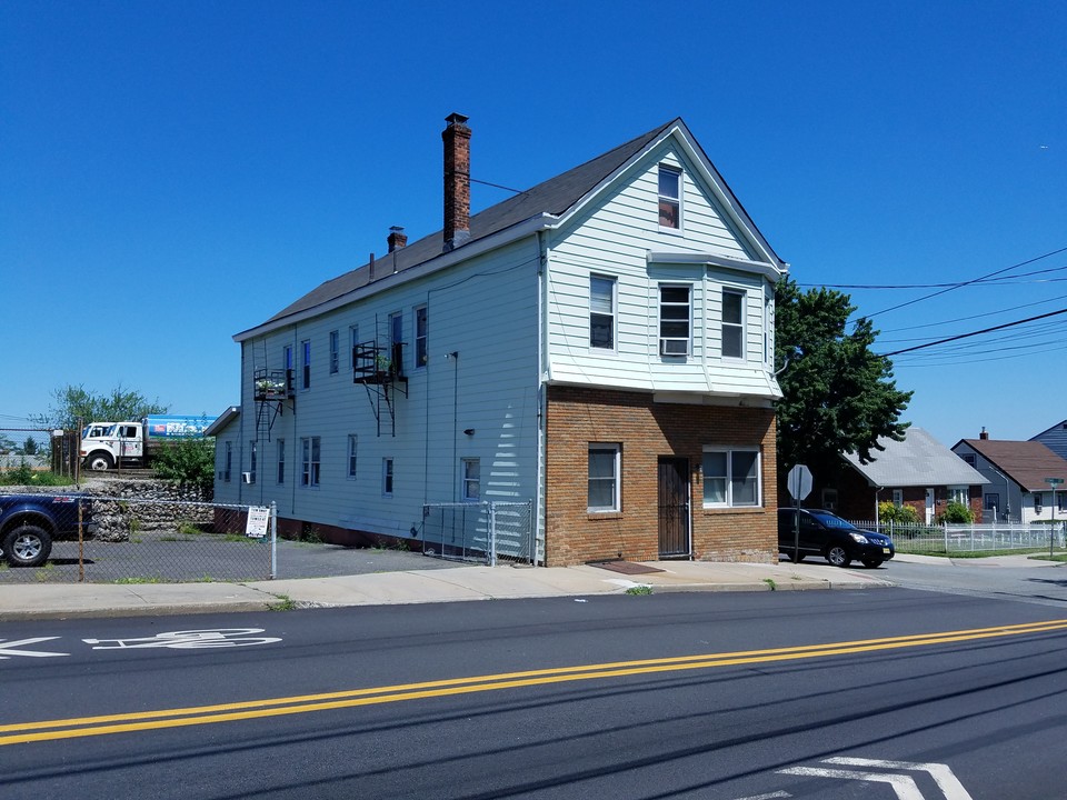 560 Paulison Avenue, Clifton, NJ 07011 in Clifton, NJ - Building Photo