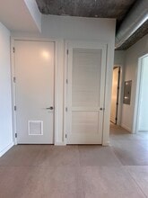 142 NW 31st St, Unit B21 in Miami, FL - Foto de edificio - Building Photo