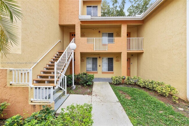958 Coral Club Dr in Coral Springs, FL - Building Photo - Building Photo