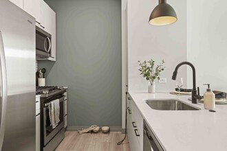 2151 N Elston Ave in Chicago, IL - Building Photo - Building Photo