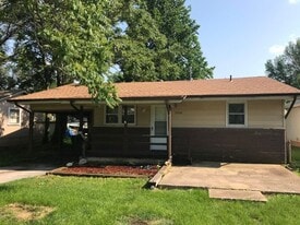 2936 W Olive St in Springfield, MO - Building Photo