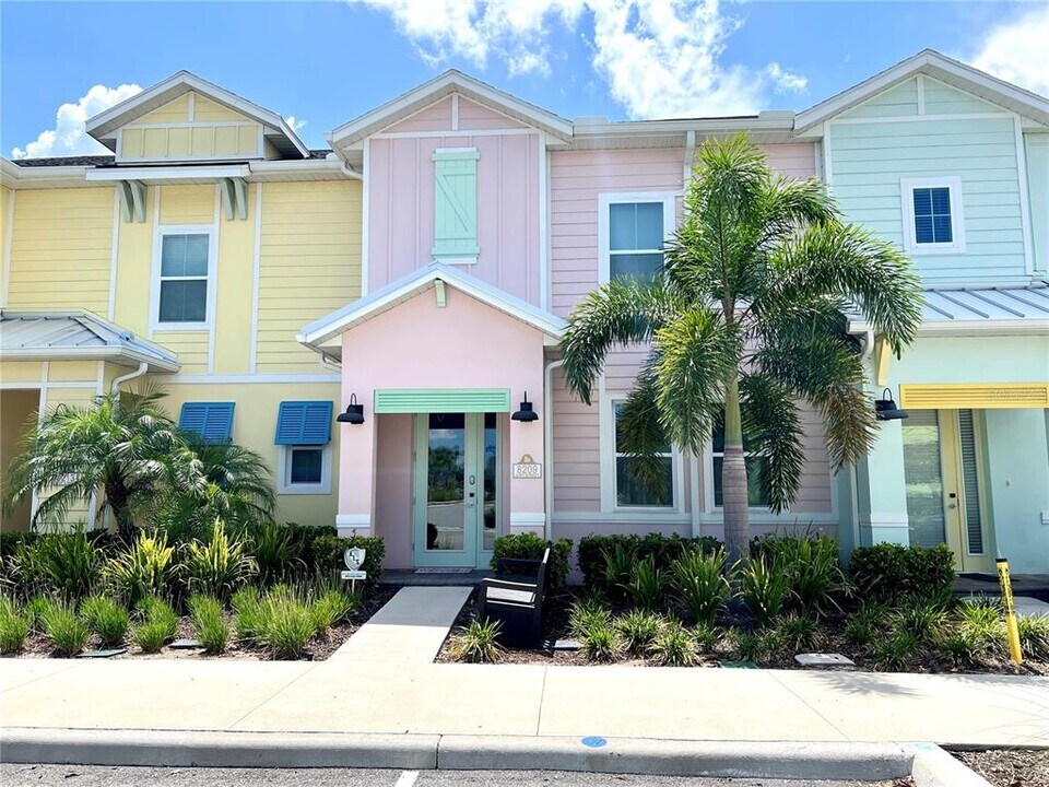 8209 Surf St in Kissimmee, FL - Building Photo