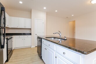34 Rivers Point Row in Charleston, SC - Building Photo - Building Photo