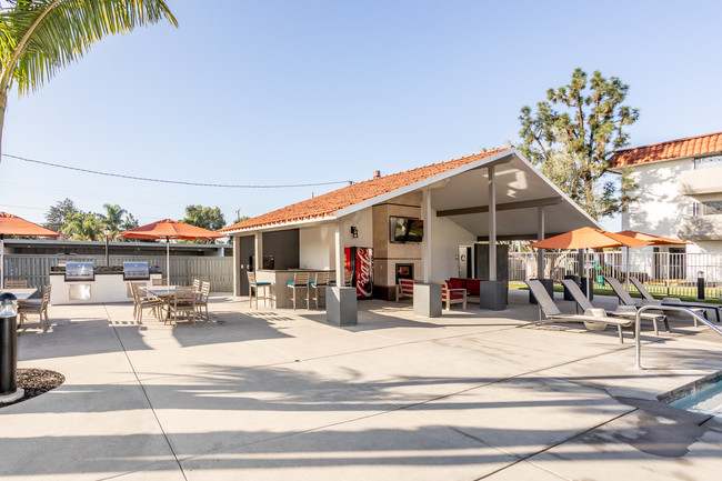 Lucia in Pico Rivera, CA - Foto de edificio - Building Photo