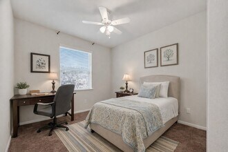 4205 Graceland Dr in Deer Park, TX - Foto de edificio - Building Photo