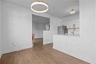 106 E Mill St in Woonsocket, RI - Building Photo - Building Photo