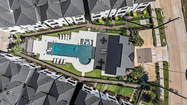 2718 Grand Fountains Dr