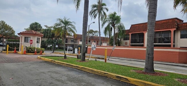 871 NE 207th Terrace in Miami, FL - Building Photo - Building Photo