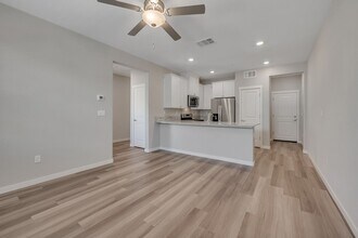 4053 Dover St in West Sacramento, CA - Building Photo - Building Photo