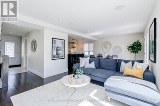 71 Roseland Dr in Toronto, ON - Building Photo - Building Photo