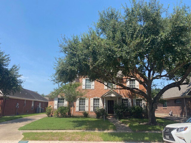 11147 Carriage Lake Dr in Houston, TX - Building Photo