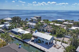 825 Tarawitt Dr in Longboat Key, FL - Building Photo - Building Photo