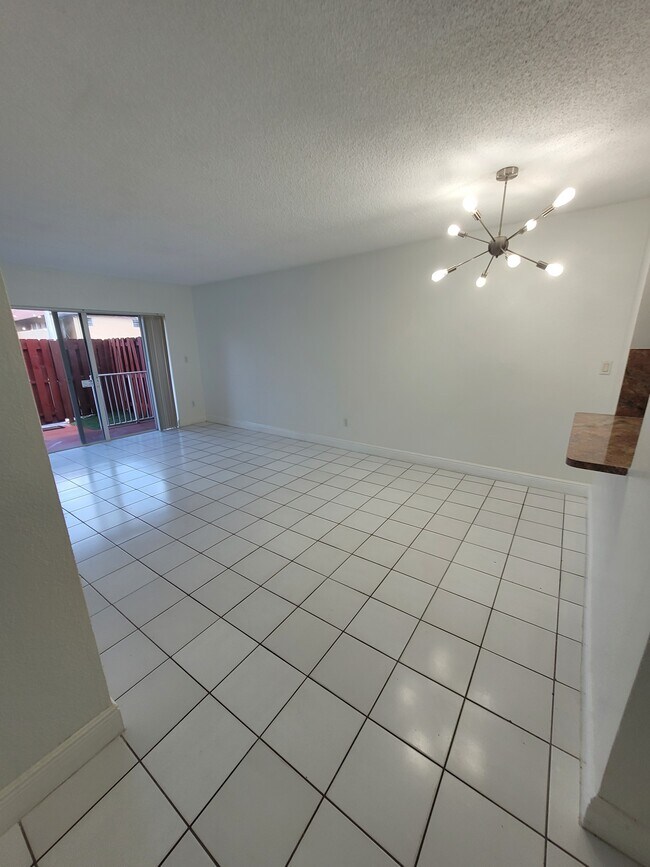 9970 N Kendall Dr Rentals in Miami, FL