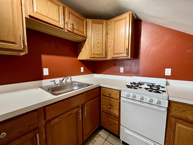 203 Howell St, Unit 2R in Providence, RI - Building Photo - Building Photo