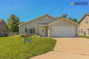 216 Kopp Dr in Manhattan, KS - Building Photo