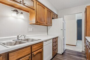 Whispering Meadows Condominiums in Waterloo, IA - Building Photo