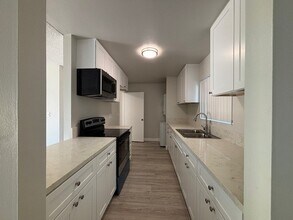5502 Fernhill Cir, Unit B in Huntington Beach, CA - Building Photo - Building Photo