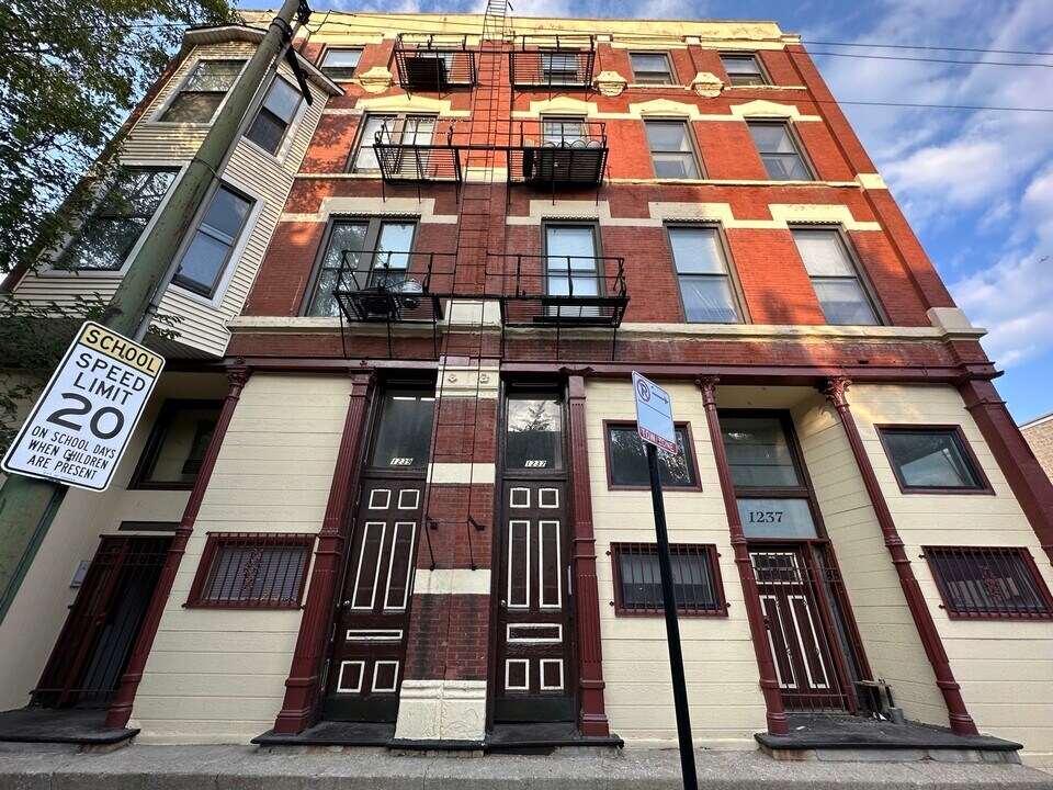 1237 N Noble St-Unit -4 in Chicago, IL - Building Photo