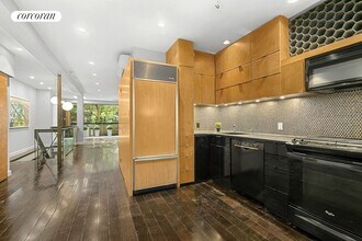 448 W 25th St in New York, NY - Building Photo - Building Photo