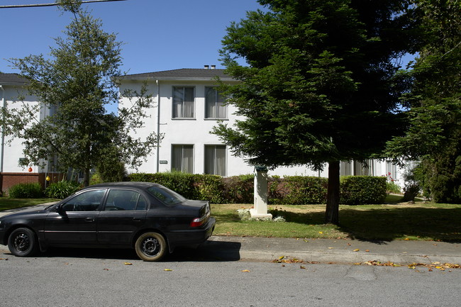 1031 Noel Dr in Menlo Park, CA - Foto de edificio - Building Photo