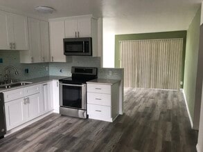 5051 La Jolla Blvd, Unit 5051- La Jolla Blvd. #301 in San Diego, CA - Building Photo - Building Photo