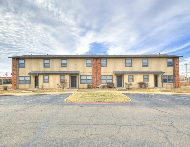 property at 1501 E Bradley Ave