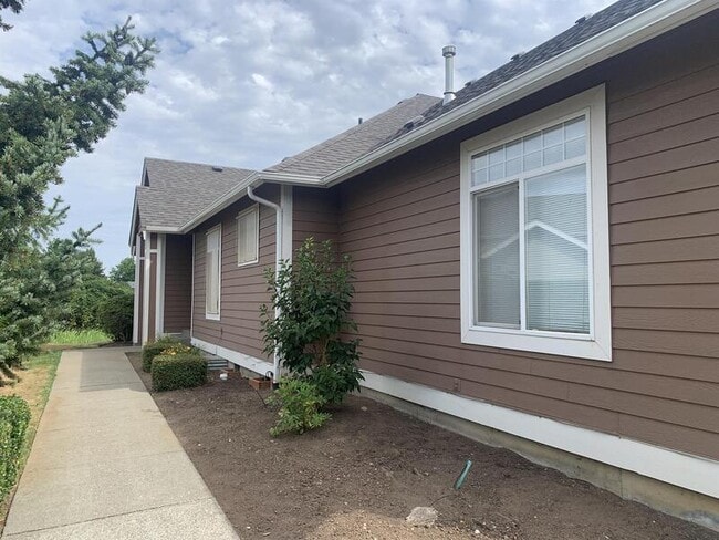 190 W Maberry Dr in Lynden, WA - Building Photo - Building Photo