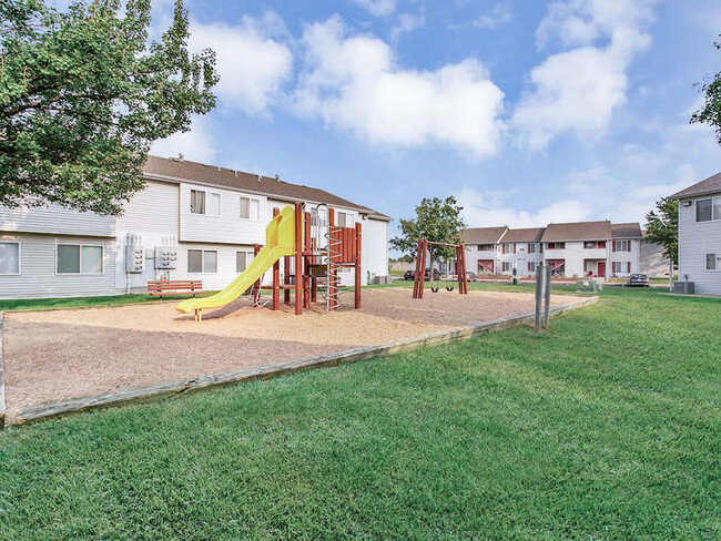 Northridge Crossing Apartments and Townhomes in McPherson, KS - Foto de edificio - Building Photo