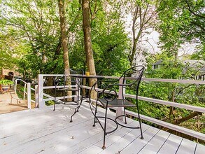 94 Marion St in Brookline, MA - Building Photo - Building Photo