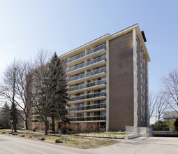 150 Allan in Oakville, ON - Building Photo - Building Photo