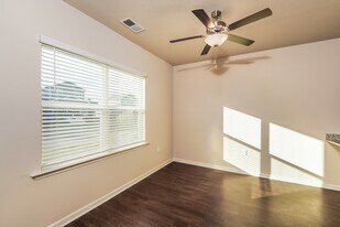 6459 Rainbow Row in Pell City, AL - Building Photo