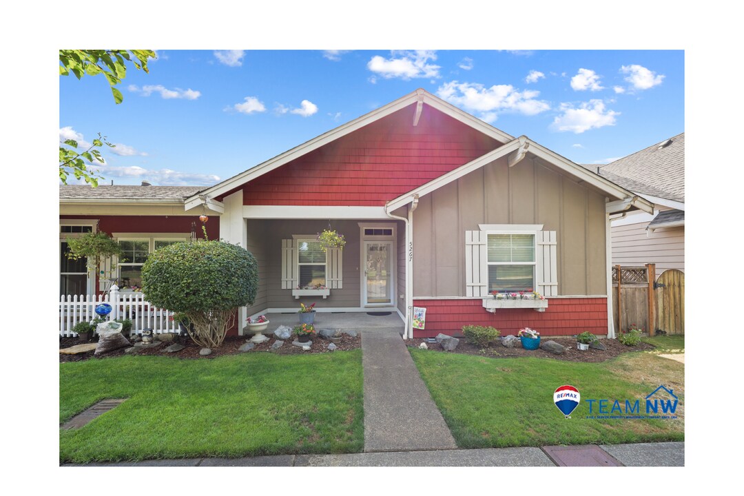 5267 66th Ave SE in Lacey, WA - Building Photo