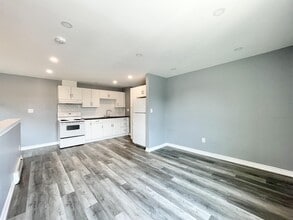 728 E Main St in Welland, ON - Building Photo - Building Photo