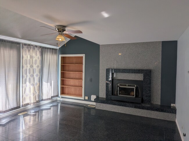 46365 Cessna Dr in Chilliwack, BC - Building Photo - Building Photo