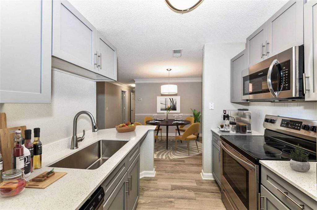 9200 Roberts Dr in Atlanta, GA - Building Photo