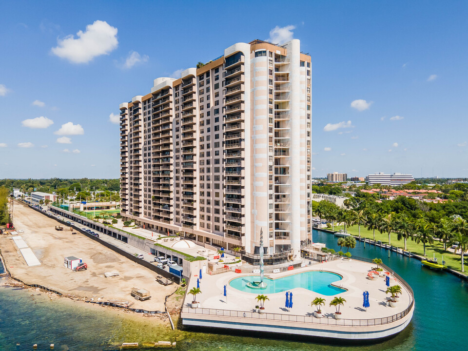 Cricket Club Condominium in Miami, FL - Building Photo