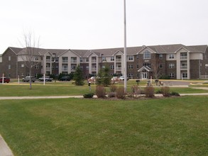 Powers Ridge Condominiums in Chanhassen, MN - Building Photo - Building Photo