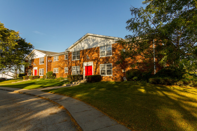 Foxwood Hills Apartments in Belvidere, IL - Building Photo - Building Photo