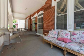 1658 Iowa St, Unit 1/2 in Dubuque, IA - Building Photo - Building Photo