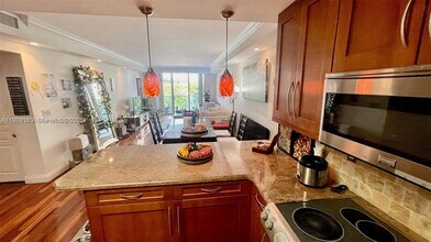 19390 Collins Ave in Sunny Isles Beach, FL - Foto de edificio - Building Photo