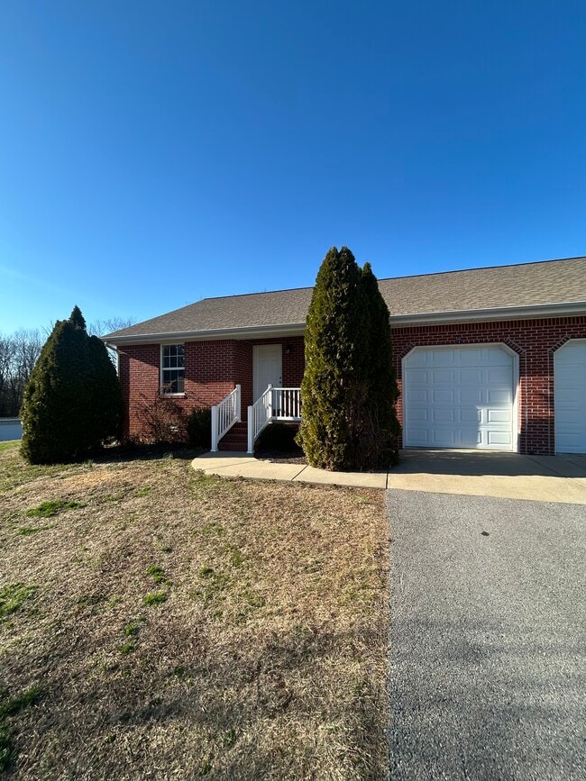 50 Shadow Ridge Ln