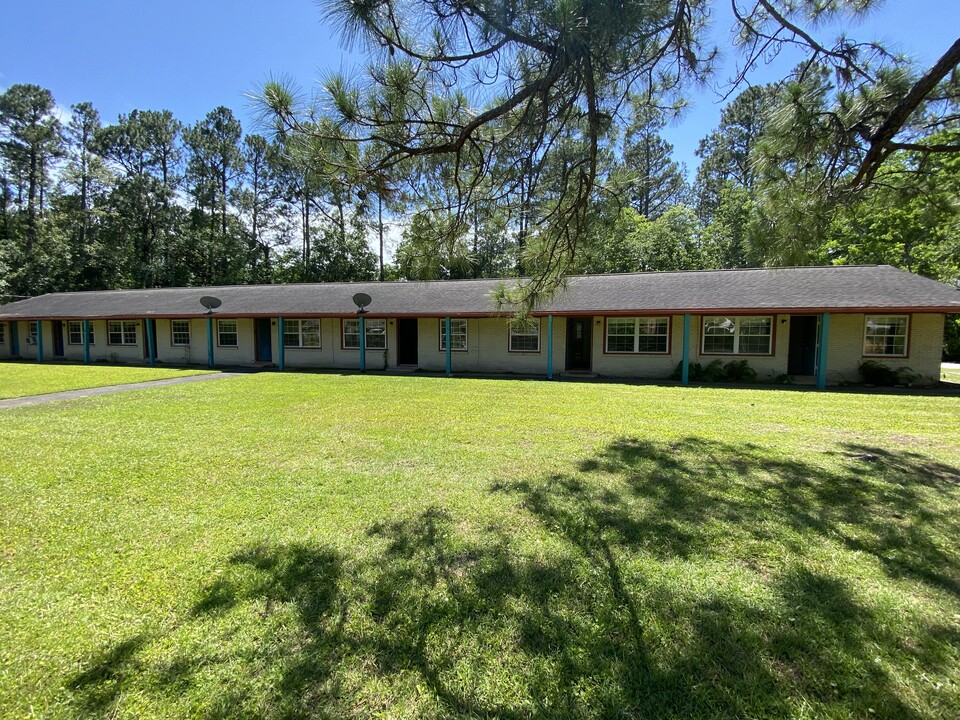 3221 Montecito Blvd in Milton, FL - Building Photo