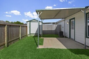 5071 Akumal Calle in Dickinson, TX - Building Photo