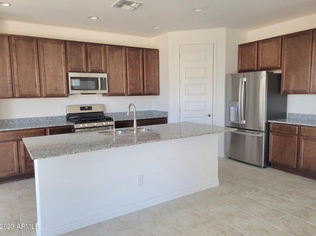 10945 E Thunderbolt Ave in Mesa, AZ - Foto de edificio - Building Photo