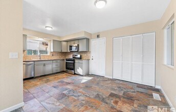 630 Teel St in Sparks, NV - Building Photo - Building Photo