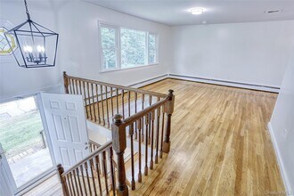 24 Wallace Dr in Chestnut Ridge, NY - Building Photo - Building Photo