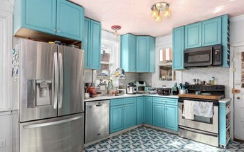 5734 Woodbine Ave in Philadelphia, PA - Building Photo - Building Photo