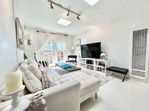 1108 Electric Ave in Venice, CA - Building Photo - Building Photo