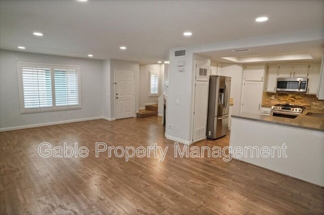 18716 Vista Del Canon in Santa Clarita, CA - Building Photo - Building Photo