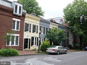 1077 30th St NW in Washington, DC - Building Photo - Building Photo